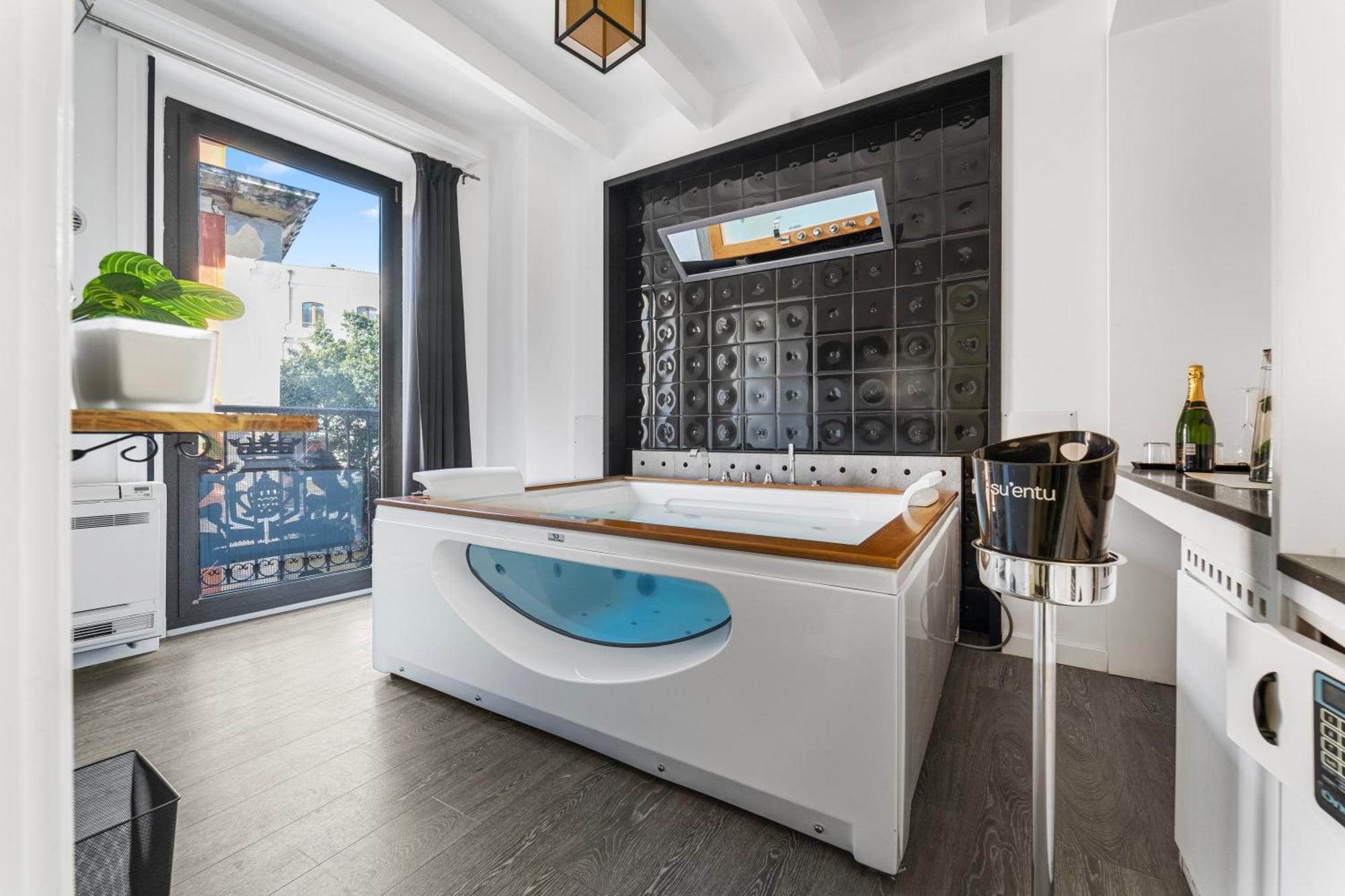 Ukiyo Suites And Rooms Cagliari Exterior photo